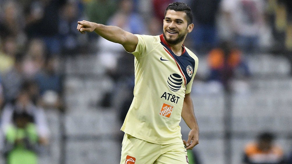 Henry Martín durante un partido contra Pachuca 