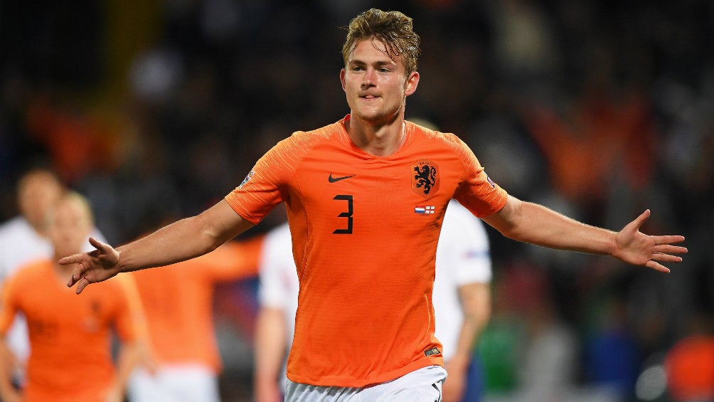 Matthijs de Ligt celebraanotación contra Inglaterra