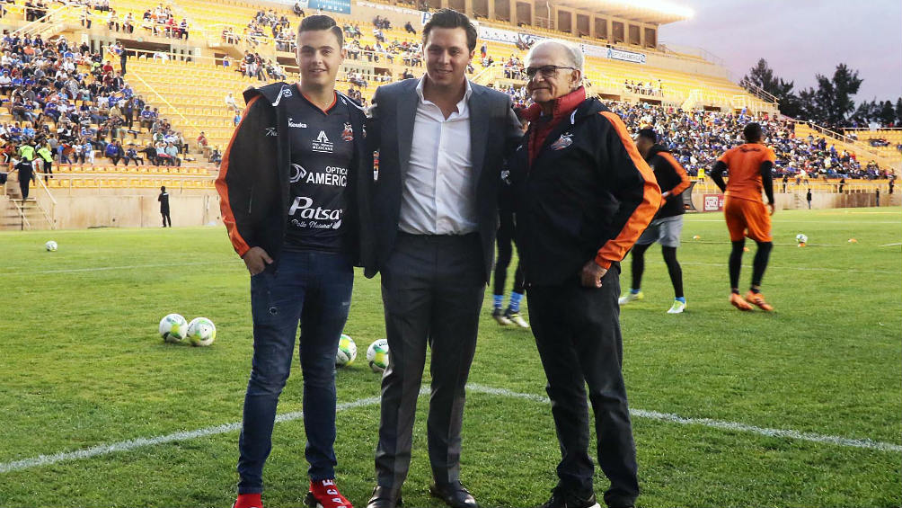 San Román presidente de Alebrijes y Alfredo Harp, durante un partido