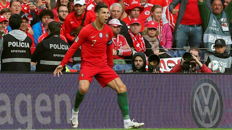 CR7, festeja un tanto con Portugal en la Liga de Naciones 