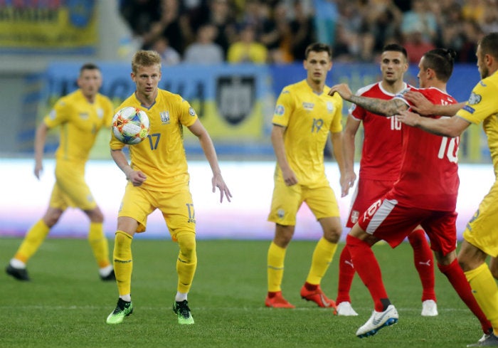 Zinchenko durante un partido con Ucrania 