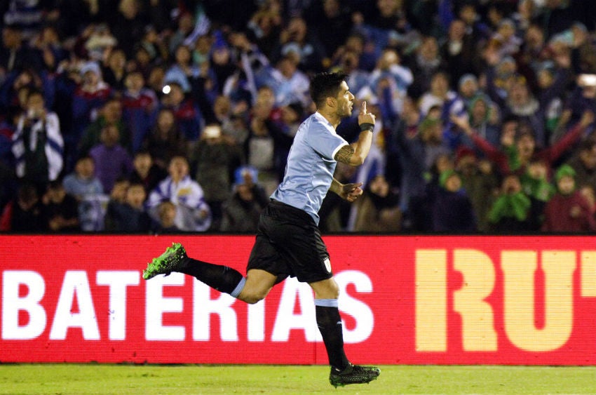 Suárez festeja anotación con Uruguay 