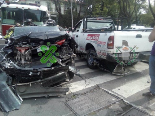 Coches accidentados tras choque en la Ciudad de México 