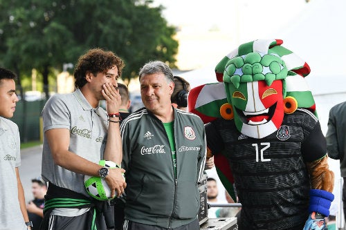 Gerardo Martino y Guillermo Ochoa 