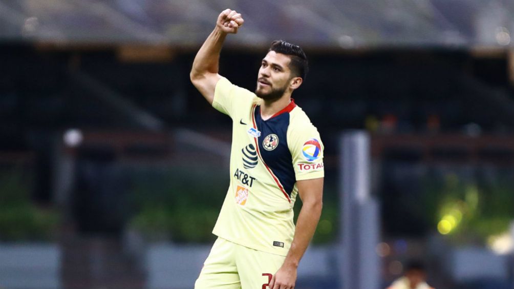 Henry Martín celebra un gol con el América