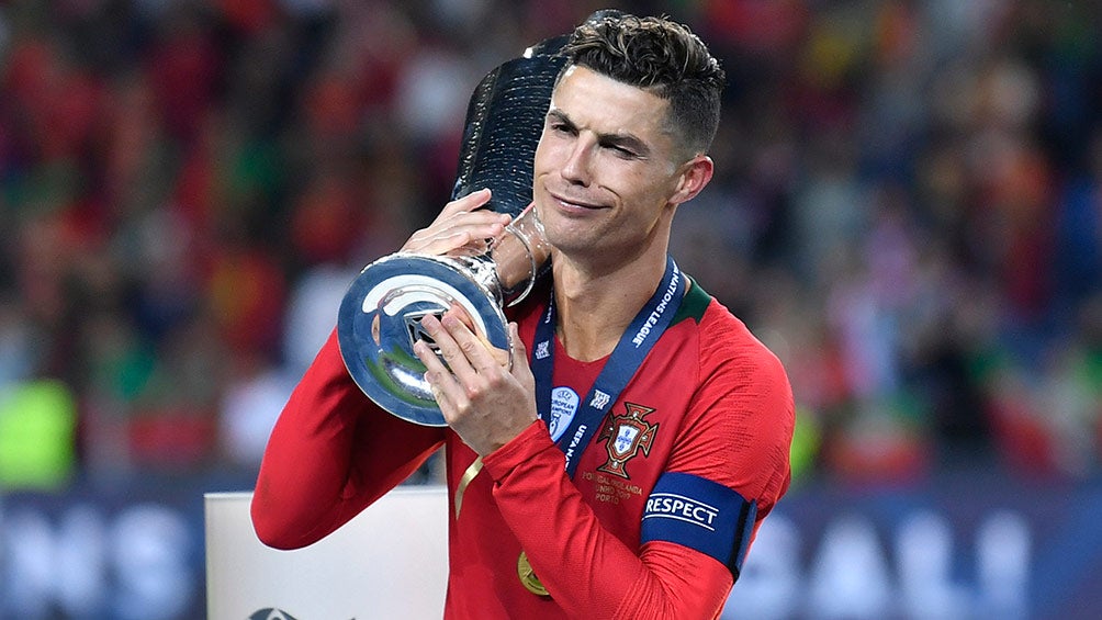 CR7 presume un nuevo trofeo