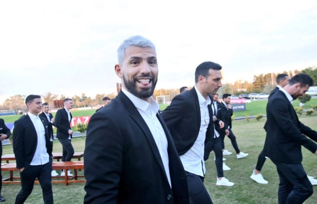 Sergio Agüero se divierte antes de la foto para Copa América