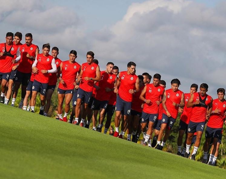 Jugadores de Chivas, en la pretemporada en Cancún 