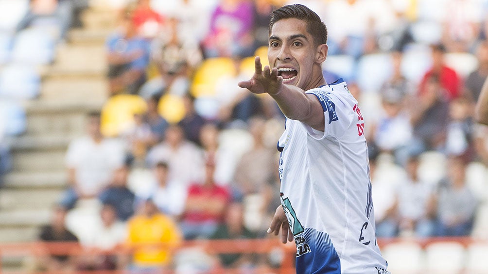 Erick Aguirre celebra un gol con Pachuca