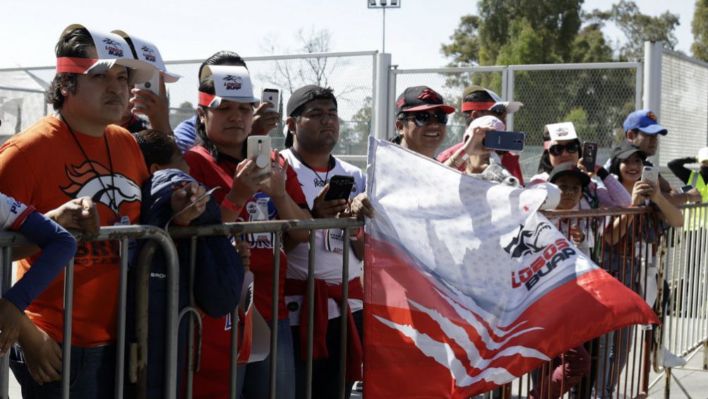 Afición de Lobos BUAP esperando a su equipo