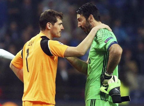 Iker Casillas y Gianluigi Buffon tras un partido 