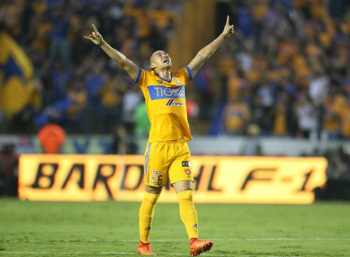 Torres Nilo durante un partido contra Toluca 