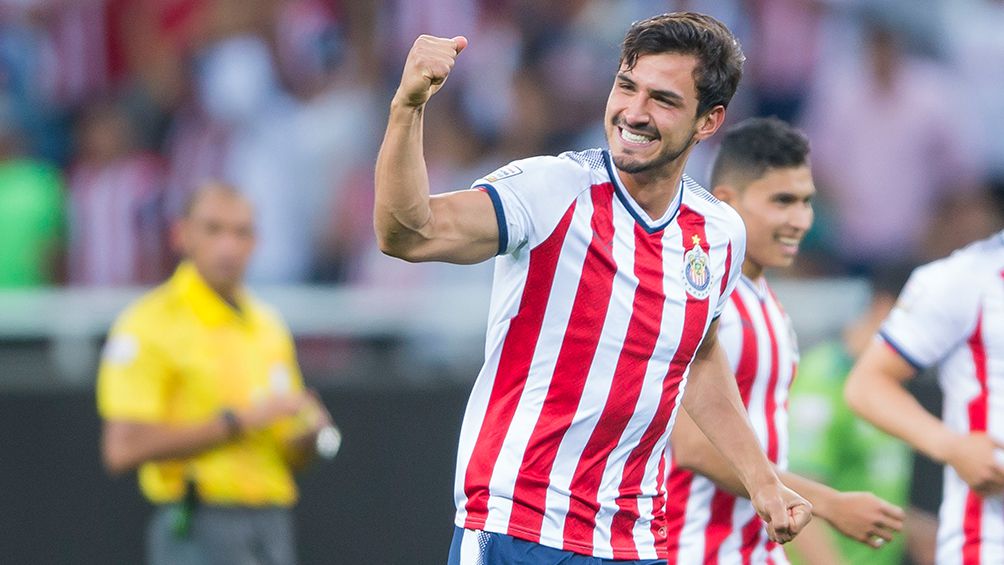 Oswaldo Alanís durante un partido con Chivas 