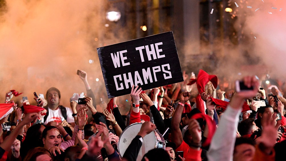 La ciudad de Toronto festeja el título de los Raptors en la NBA