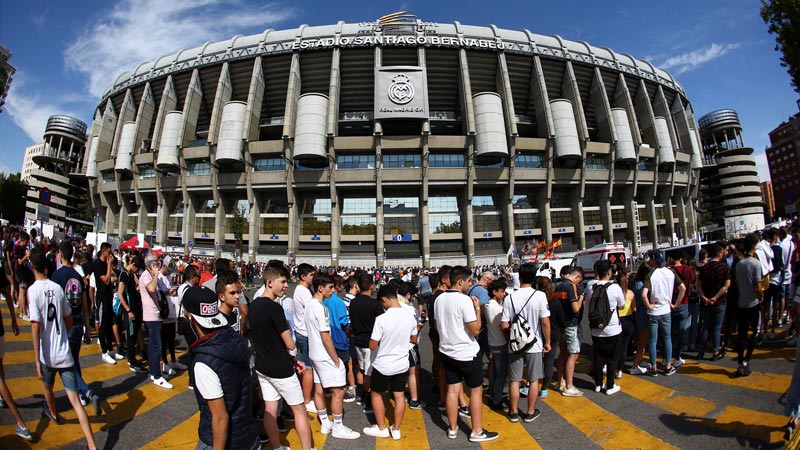 Afición del Madrid, a la espera de la presentación de Eden 