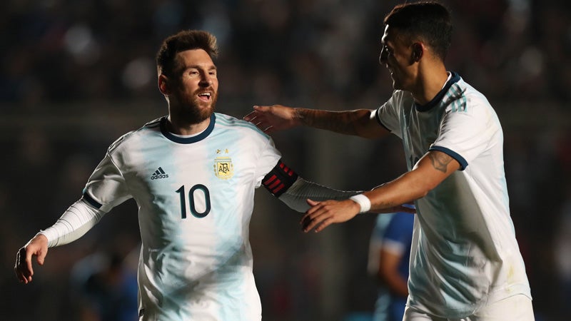 La Pulga celebra un gol con la Argentina 