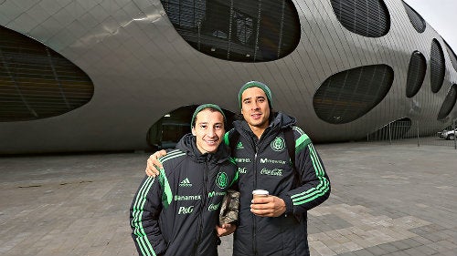 El 'Principito' y Ochoa comparten un momento en concentración del Tri