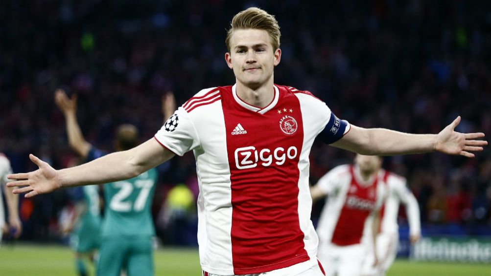 De Ligt celebra en la Champions League