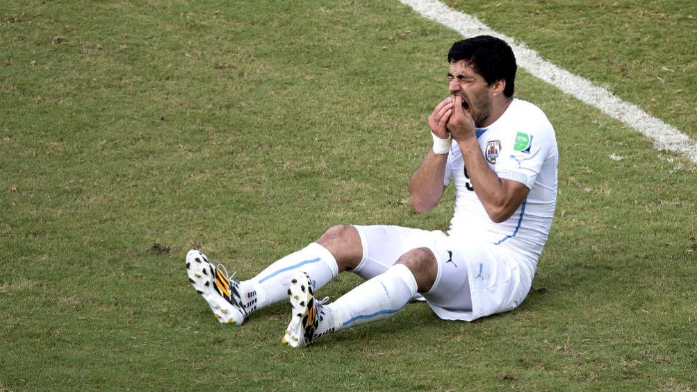 Luis Suárez tras morder a Chiellini en el Mundial de Brasil 2014