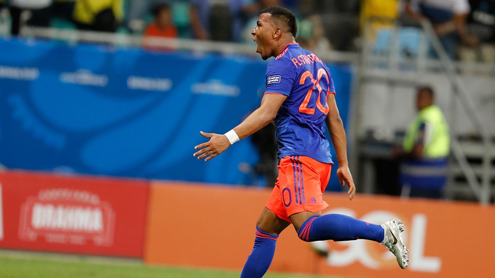 Roger Martínez festeja su gol contra Argentina