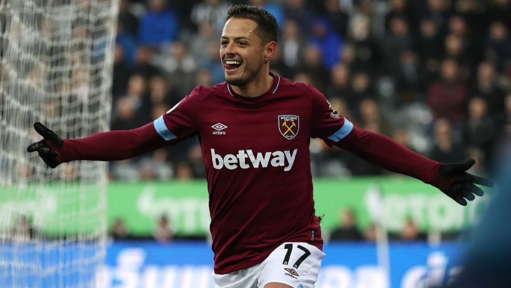 Hernández festeja gol con West Ham