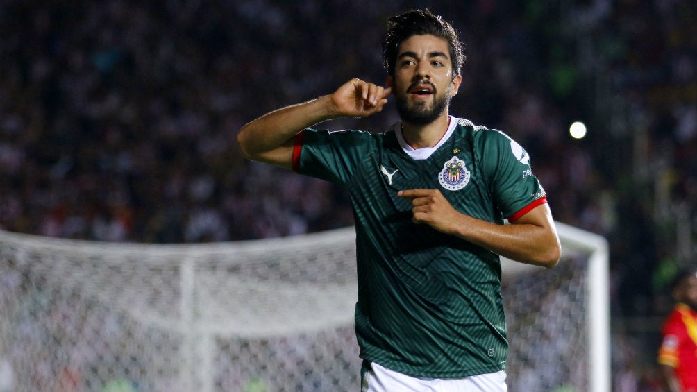 Rodolfo Pizarro celebra una anotación frente a Morelia 