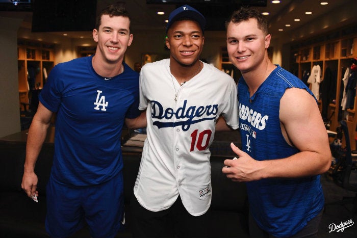 Mbappé en su visita al Dodgers Stadium 