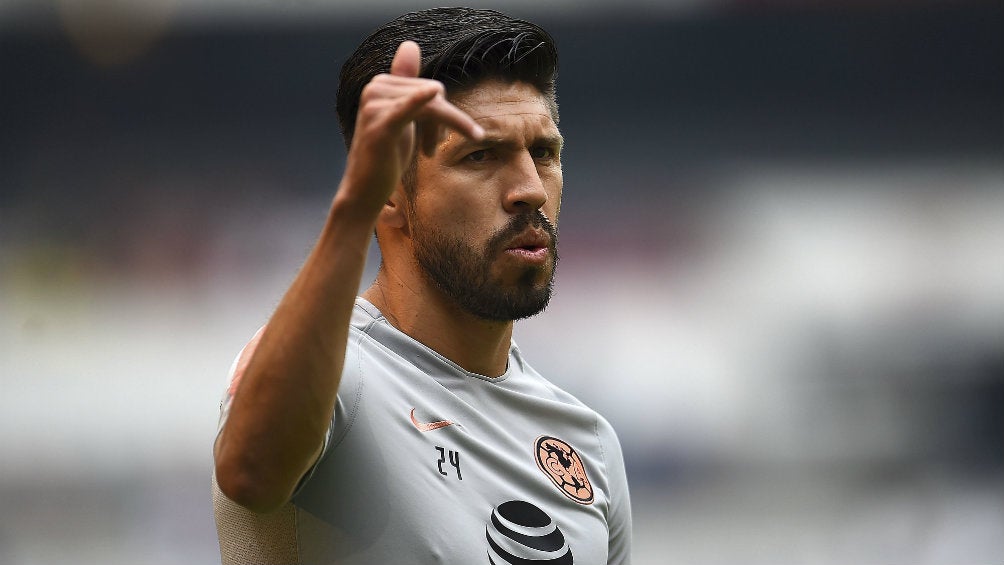 Oribe Peralta durante un entrenamiento con AmÃ©rica