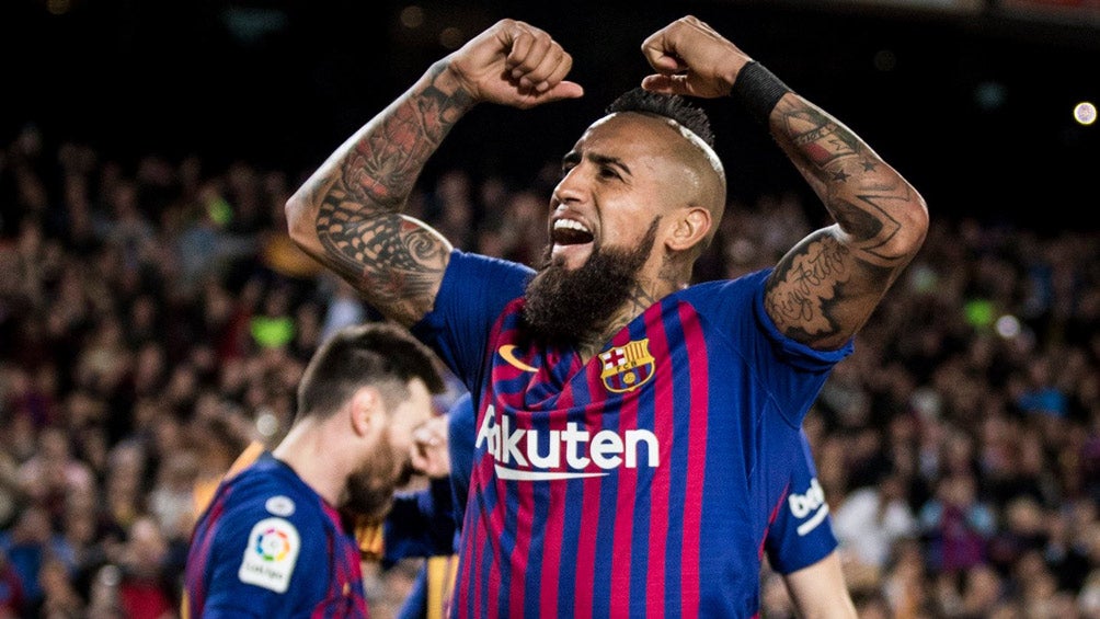 Arturo Vidal celebra un tanto con el Barcelona 