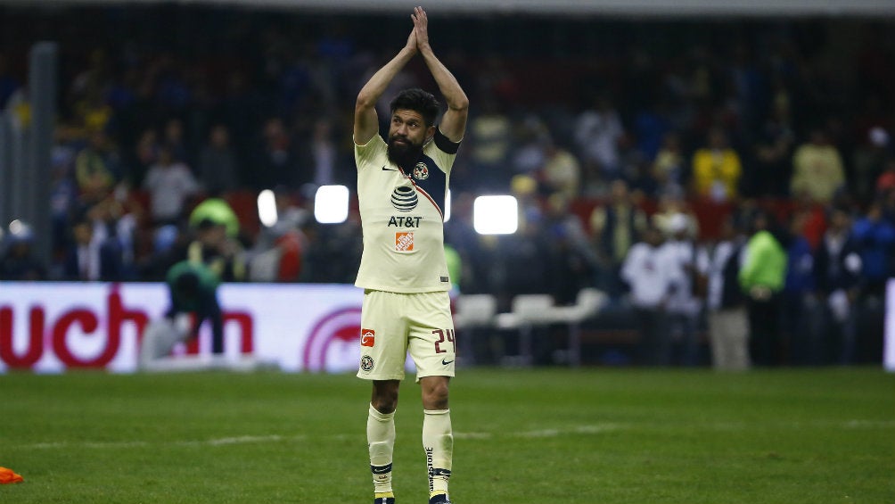 Oribe agradeciendo a la afición del América 