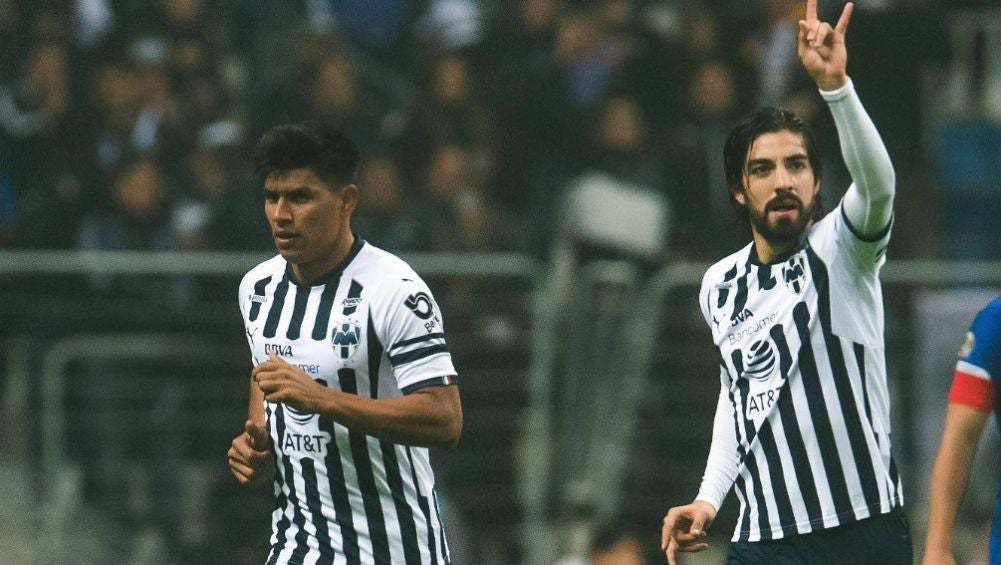 Gallardo y Pizarro durante un juego con Rayados