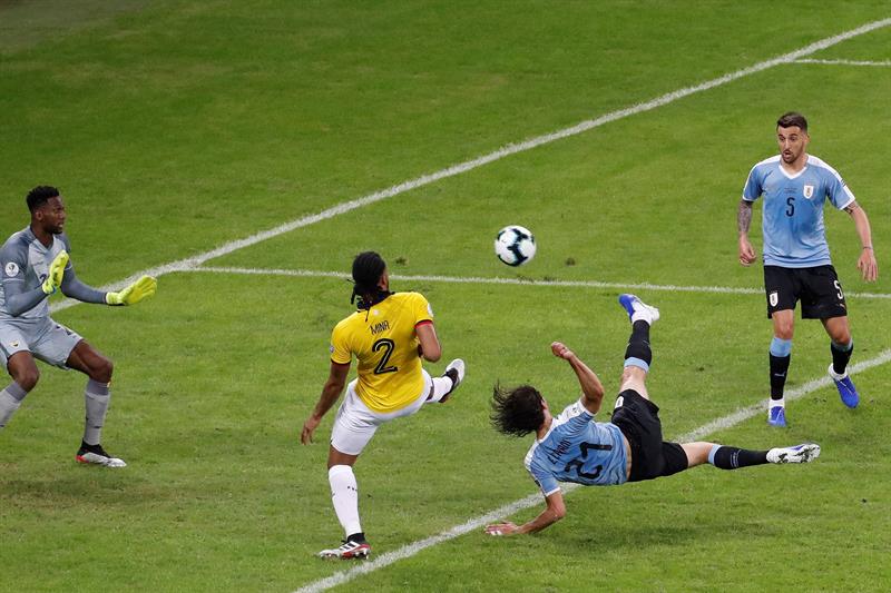 Momento de la gran definición de Cavani