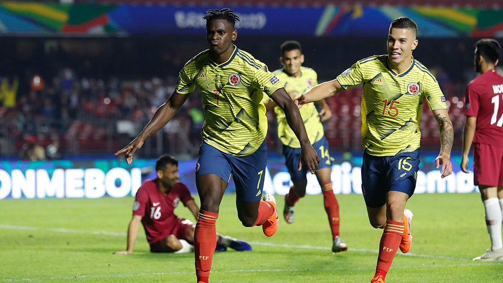 Zapata celebra su gol contra Qatar