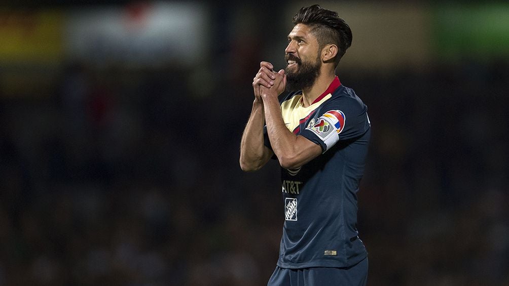 Oribe Peralta en partido con América 