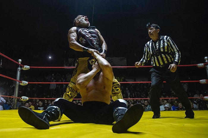 Rey Wagner le rompe la máscara a Blue Demon Jr.