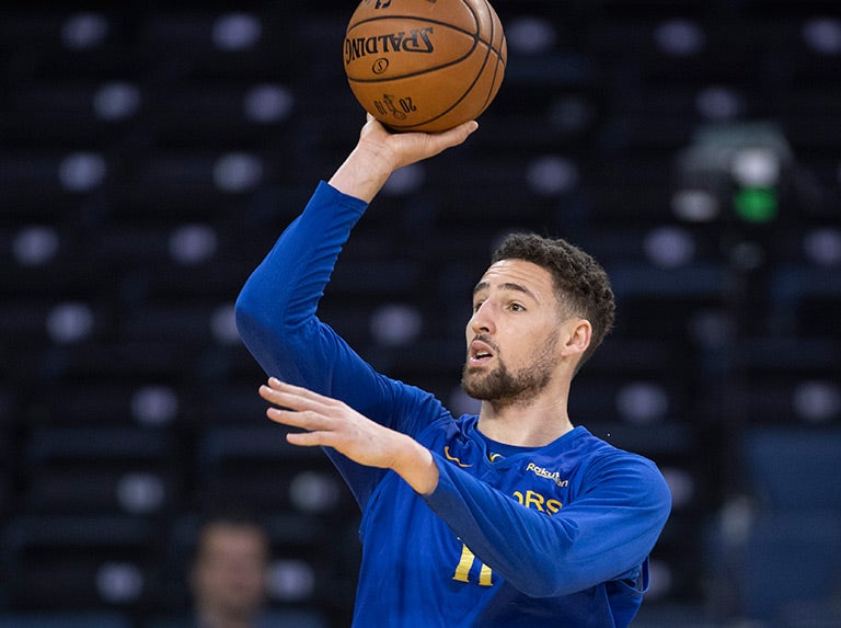 Klay Thompson, en calentamiento previo a un juego con Golden State