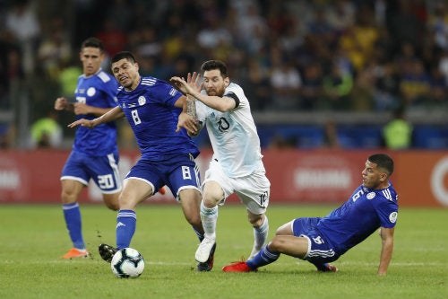 Acción durante el encuentro entre Argentina y Paraguay 