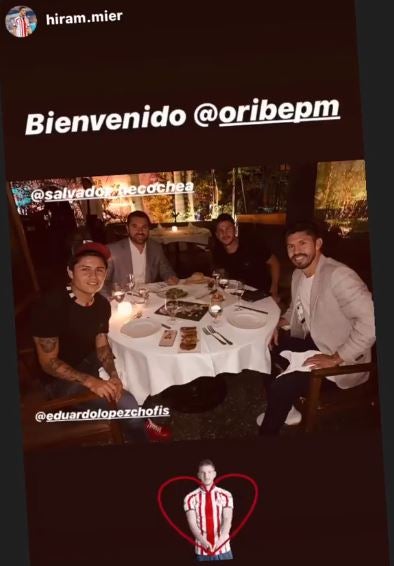 Oribe cena con sus nuevos compañeros