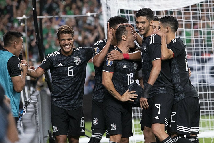 México festeja gol de Andrés Guardado ante Canadá