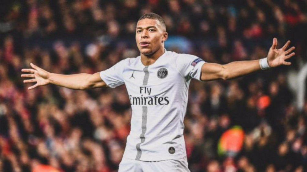 Kylian Mbappé celebra un gol con el PSG