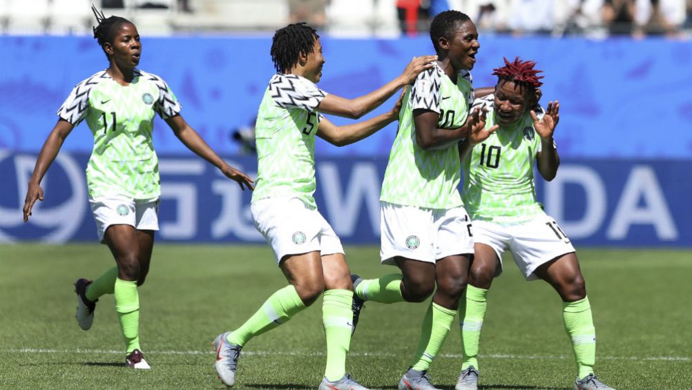 Jugadoras de Nigeria celebran gol en Francia 2019