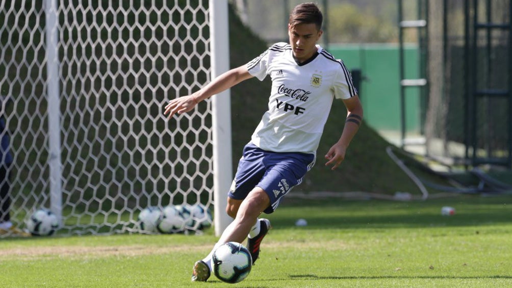 Paulo Dybala, durante un entrenamiento con Argentina