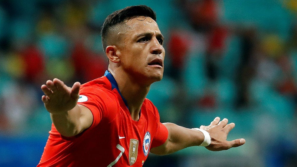 Alexis festeja anotación contra Ecuador 