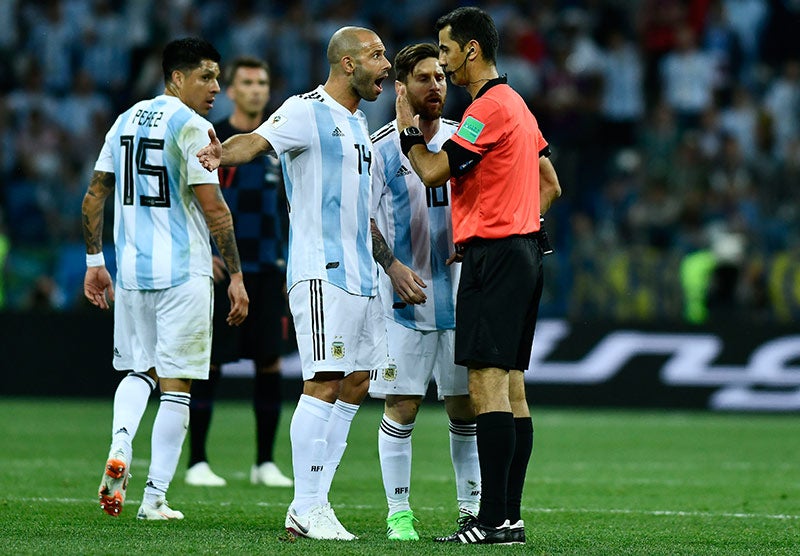 Mascherano protesta una falta en Rusia 2018