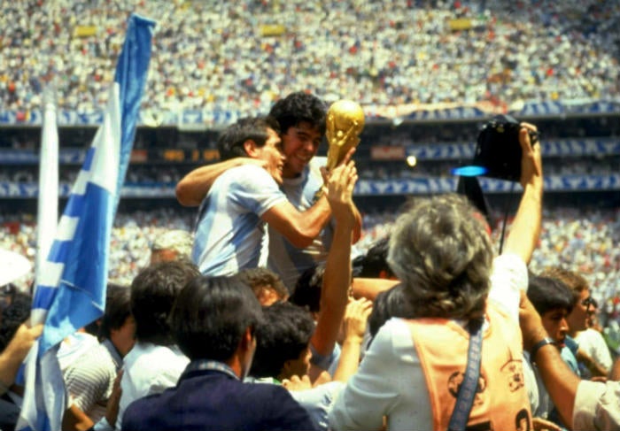 Maradona festeja título