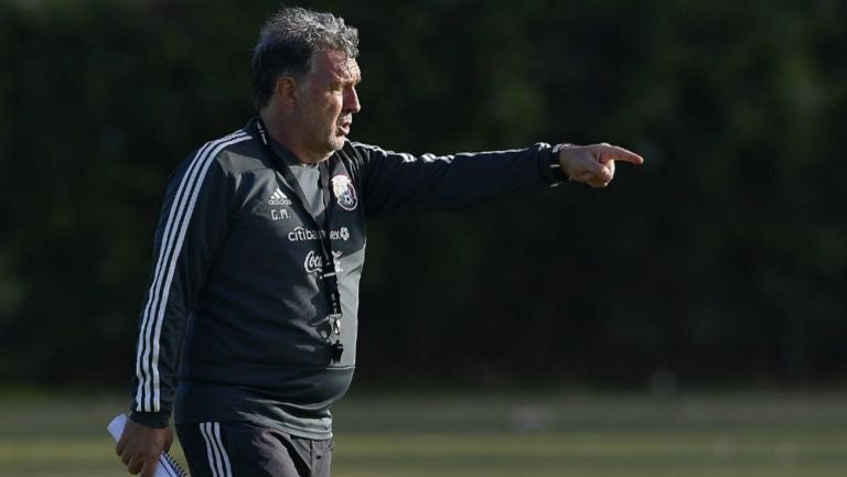 Gerardo Martino dirige una práctica de la Selección Nacional