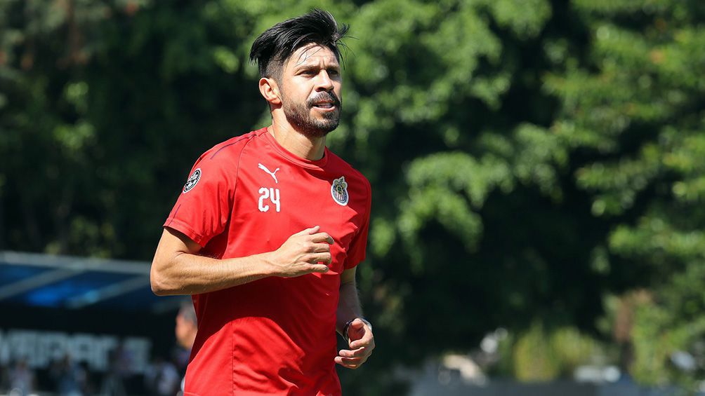 Oribe Peralta en su primera práctica con Chivas