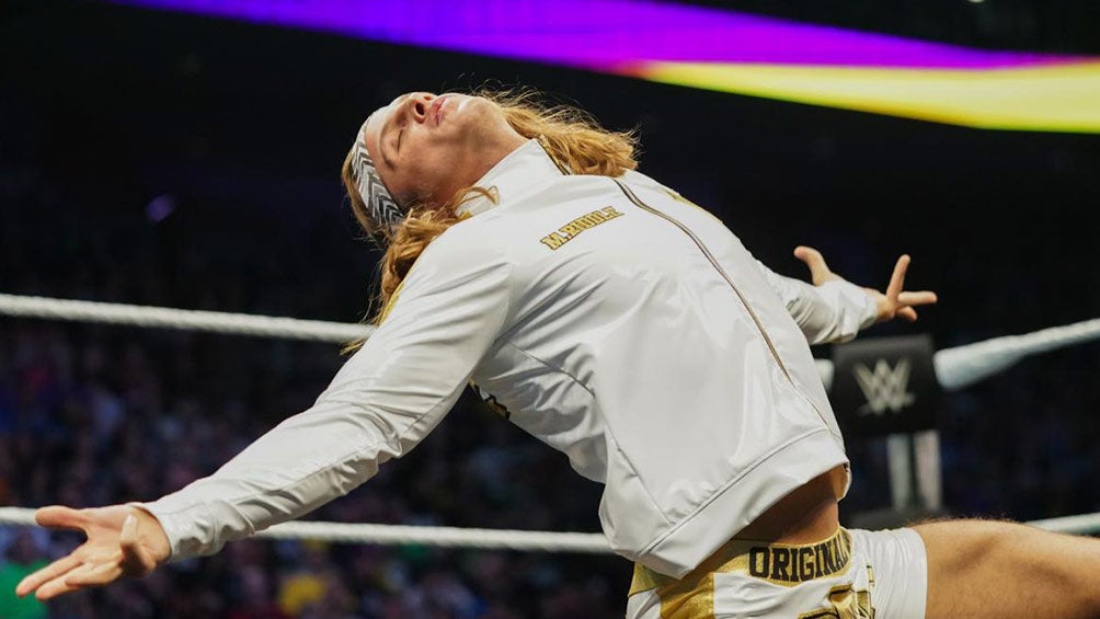 Matt Riddle hace su entrada al ring