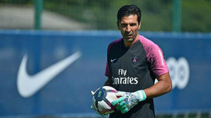 Buffon en entrenamiento con el PSG 