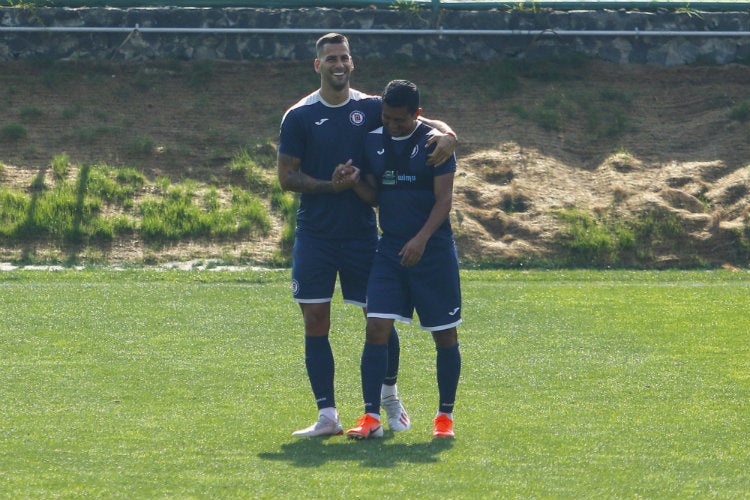 Édgar Méndez y Elías Hernández, durante un entrenamiento con Cruz Azul